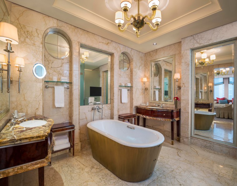 Executive Deluxe Room Bathroom